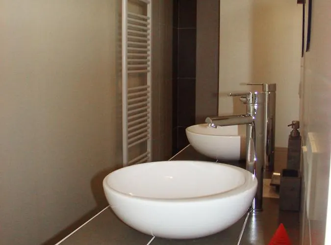 D'hotes Les Laitieres לינה וארוחת בוקר 3*